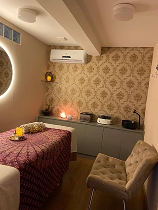 Aplicação de ventosaterapia em Brasília com a massoterapeuta Liane Vieira